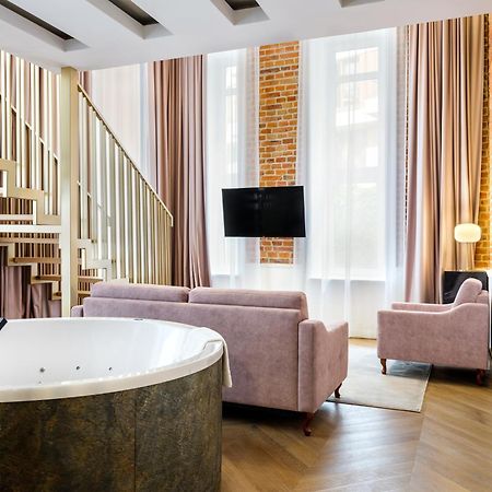 كراكوفيا Golden Queen Deluxe Jacuzzi Apartments - Old Town المظهر الخارجي الصورة