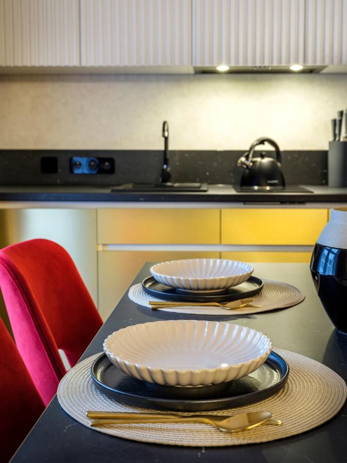 كراكوفيا Golden Queen Deluxe Jacuzzi Apartments - Old Town المظهر الخارجي الصورة