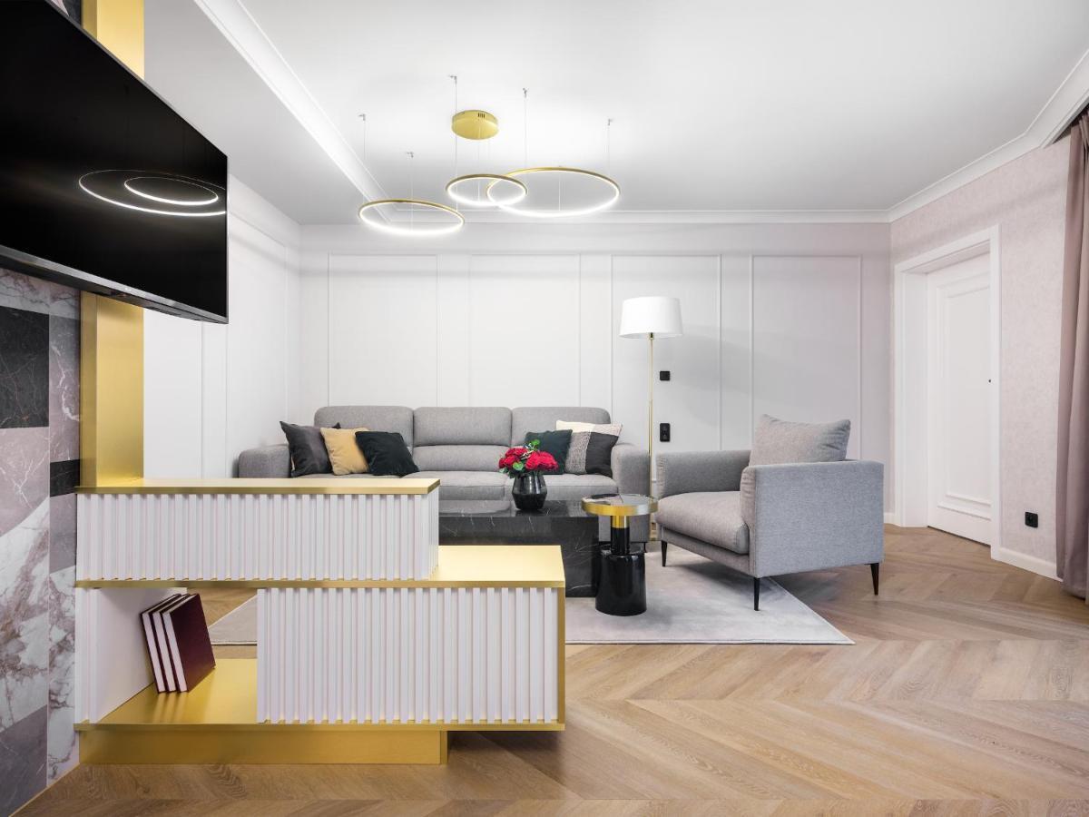 كراكوفيا Golden Queen Deluxe Jacuzzi Apartments - Old Town المظهر الخارجي الصورة