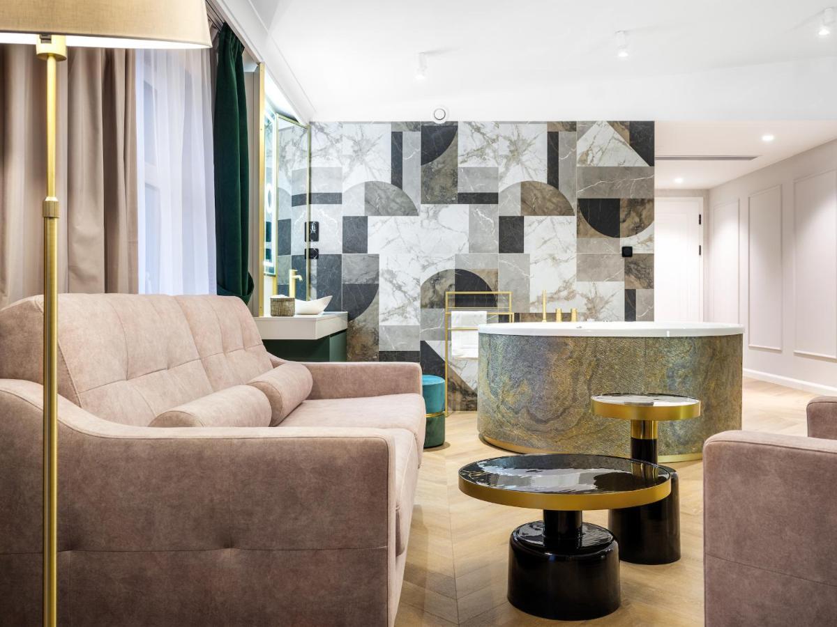 كراكوفيا Golden Queen Deluxe Jacuzzi Apartments - Old Town المظهر الخارجي الصورة