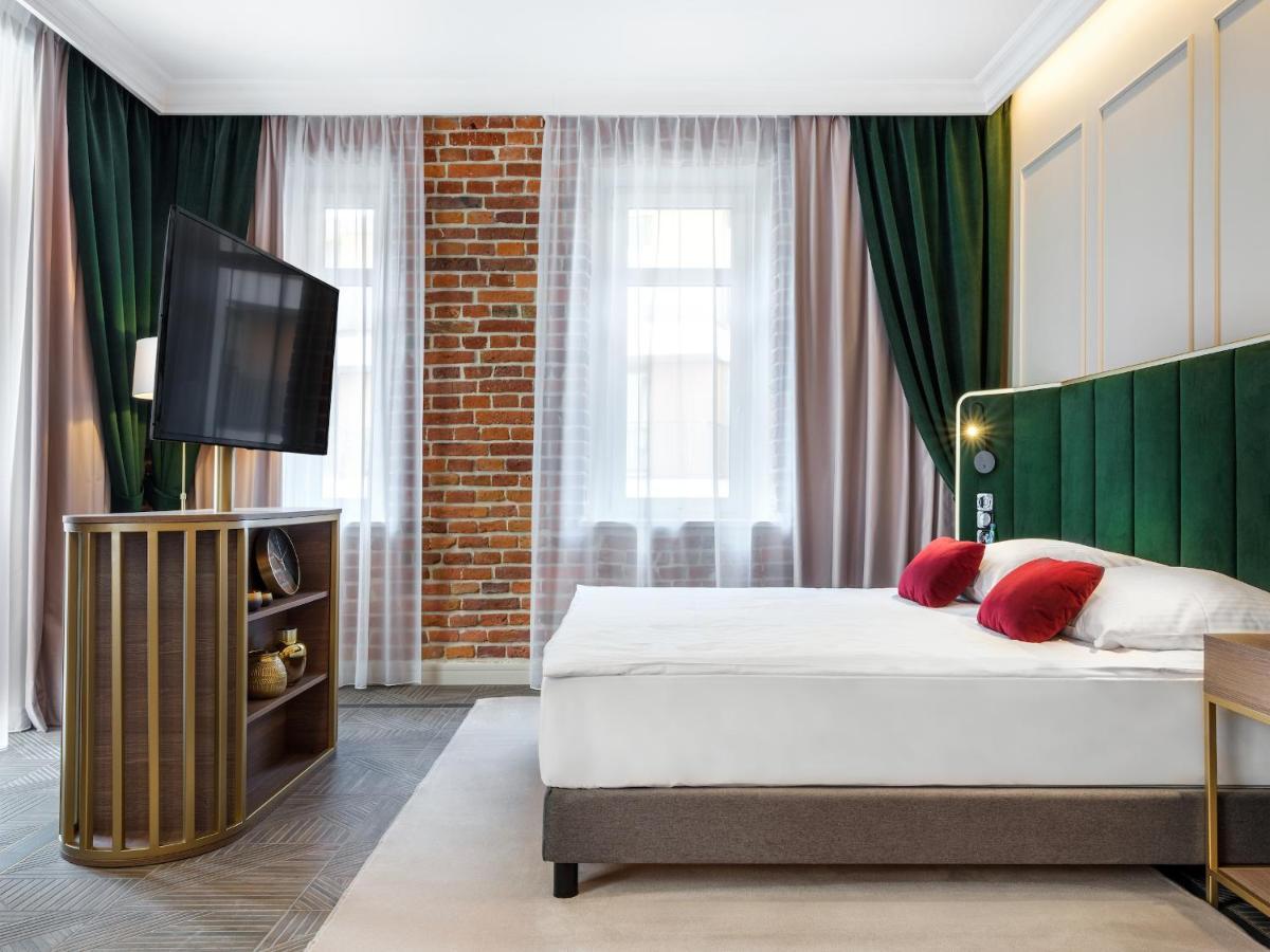 كراكوفيا Golden Queen Deluxe Jacuzzi Apartments - Old Town المظهر الخارجي الصورة